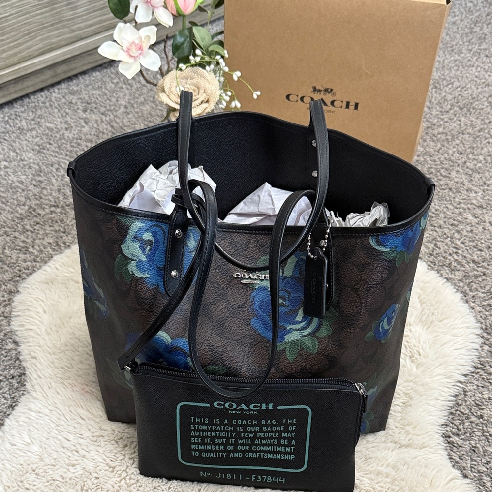 ✨Coach Reversible City Tote, Black Or With Blue Prairie Rose Floral Print✨